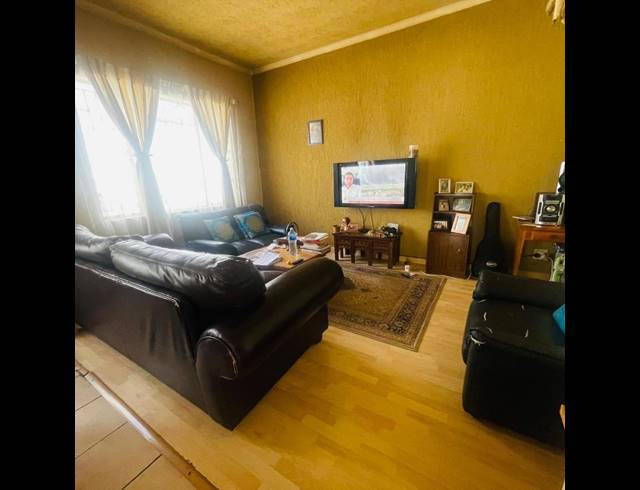 4 BEDROOM HOUSE FOR SALE IN KENSINGTON